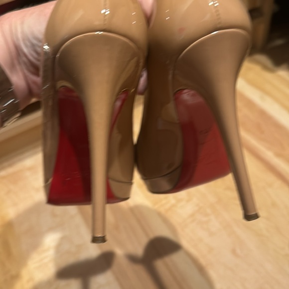 Patent Nude Leather Pumps from Christian Louboutin - Picture 5 of 7